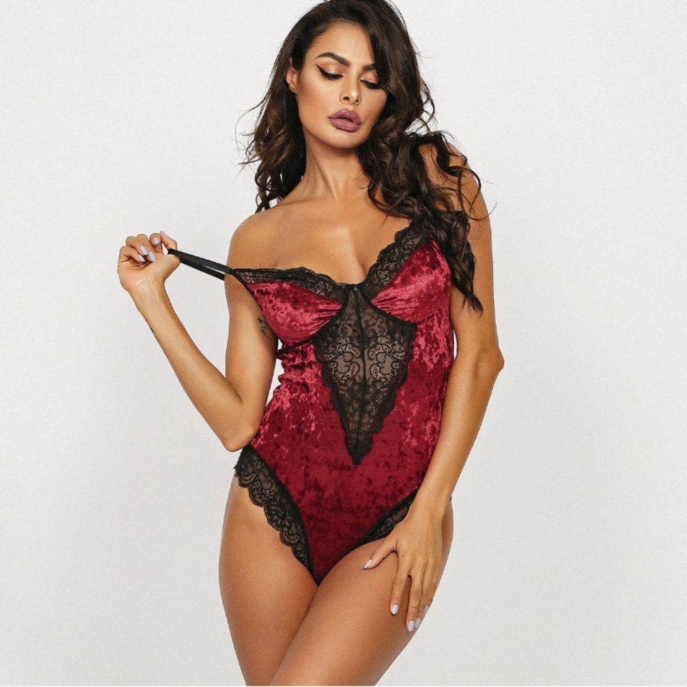 Lingerie - Picture 2 of 3
